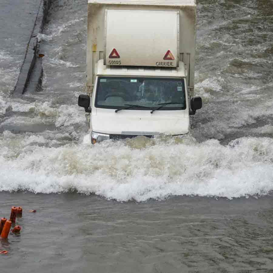 Over 1000 Deaths, Water Entered Bachchan Residence in Mumbai 2005 and More Tragic Events 