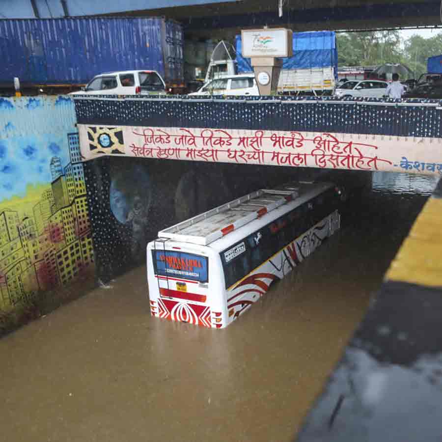 Over 1000 Deaths, Water Entered Bachchan Residence in Mumbai 2005 and More Tragic Events 