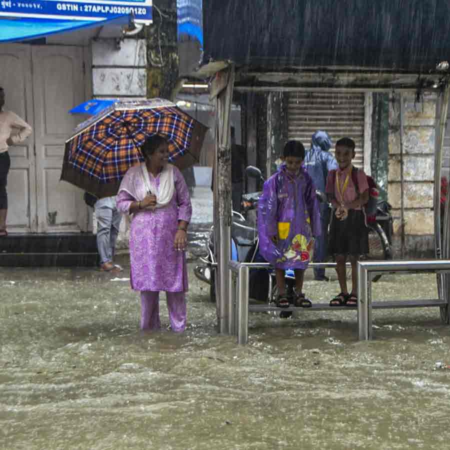 Over 1000 Deaths, Water Entered Bachchan Residence in Mumbai 2005 and More Tragic Events 
