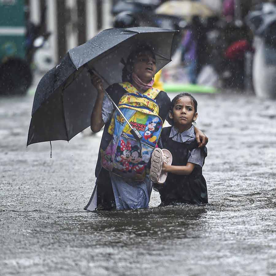 Over 1000 Deaths, Water Entered Bachchan Residence in Mumbai 2005 and More Tragic Events 