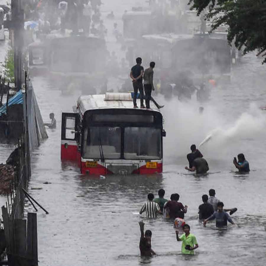 Over 1000 Deaths, Water Entered Bachchan Residence in Mumbai 2005 and More Tragic Events 