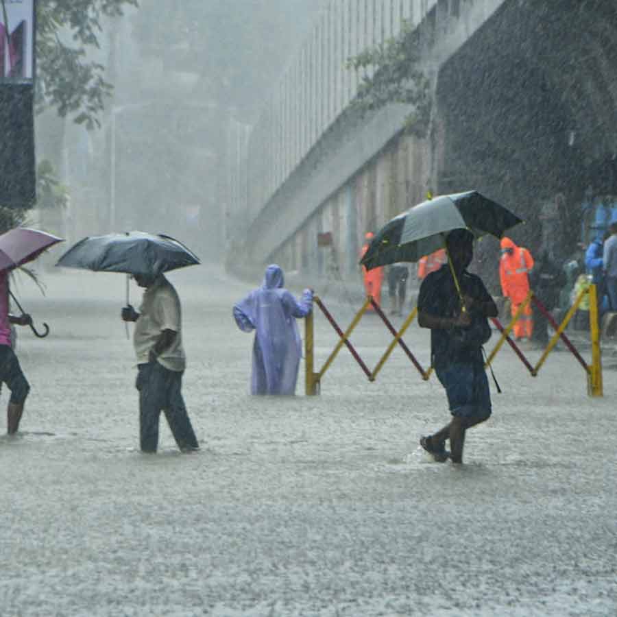 Over 1000 Deaths, Water Entered Bachchan Residence in Mumbai 2005 and More Tragic Events 