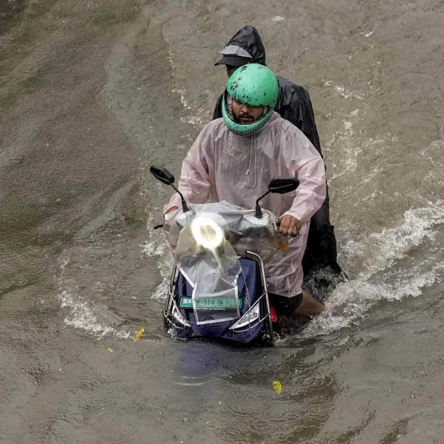 Over 1000 Deaths, Water Entered Bachchan Residence in Mumbai 2005 and More Tragic Events 