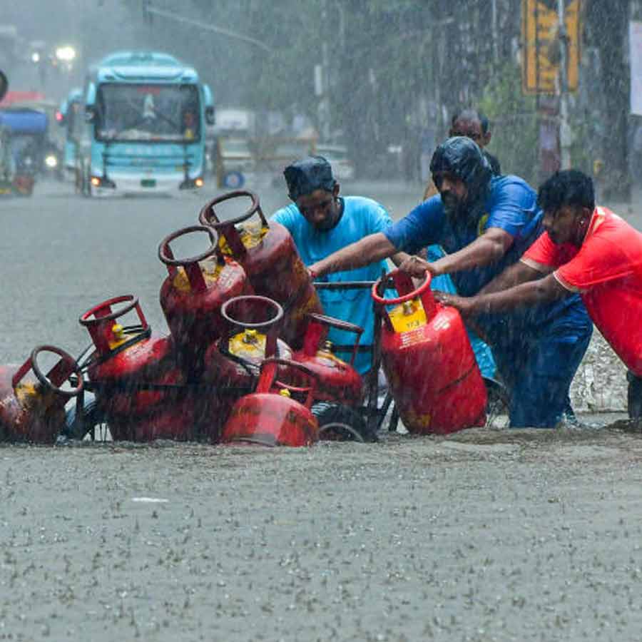 Over 1000 Deaths, Water Entered Bachchan Residence in Mumbai 2005 and More Tragic Events 