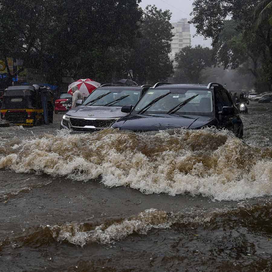 Over 1000 Deaths, Water Entered Bachchan Residence in Mumbai 2005 and More Tragic Events dgtl