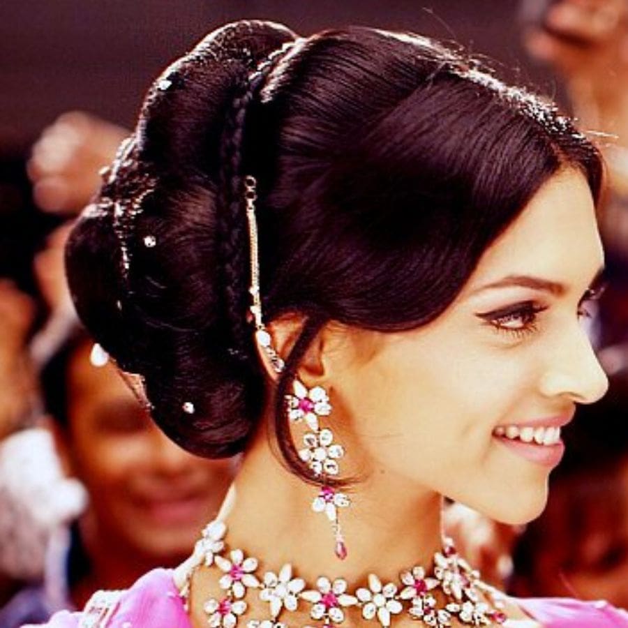 Easy Bollywood-inspired hairstyles to try this Durga Puja 2025 dgtl