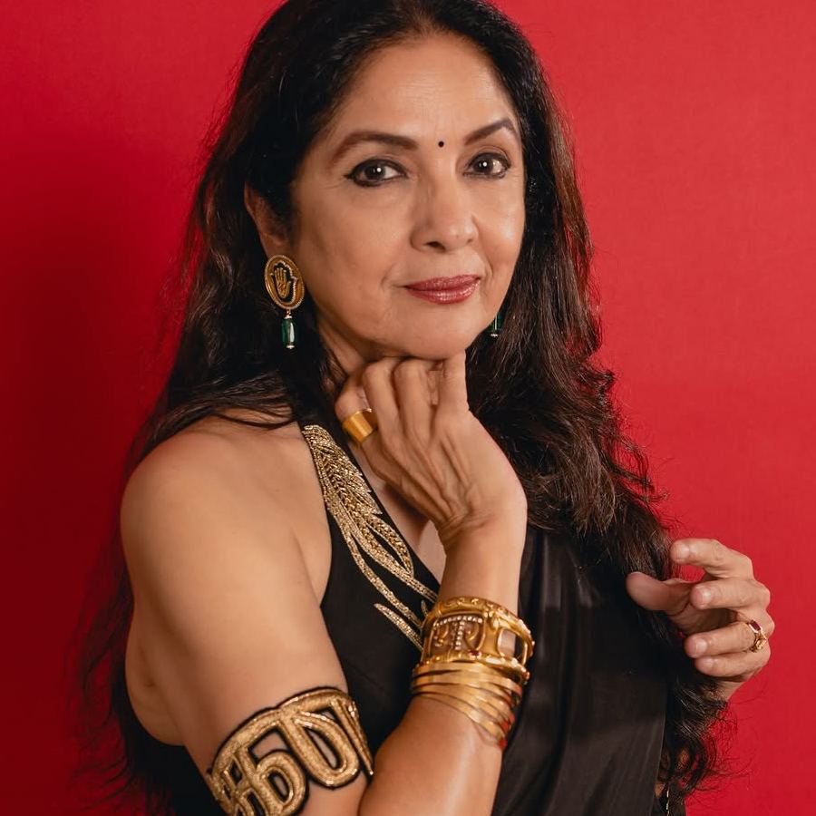 Which homemade snack Neena Gupta Carries while travelling dgtl