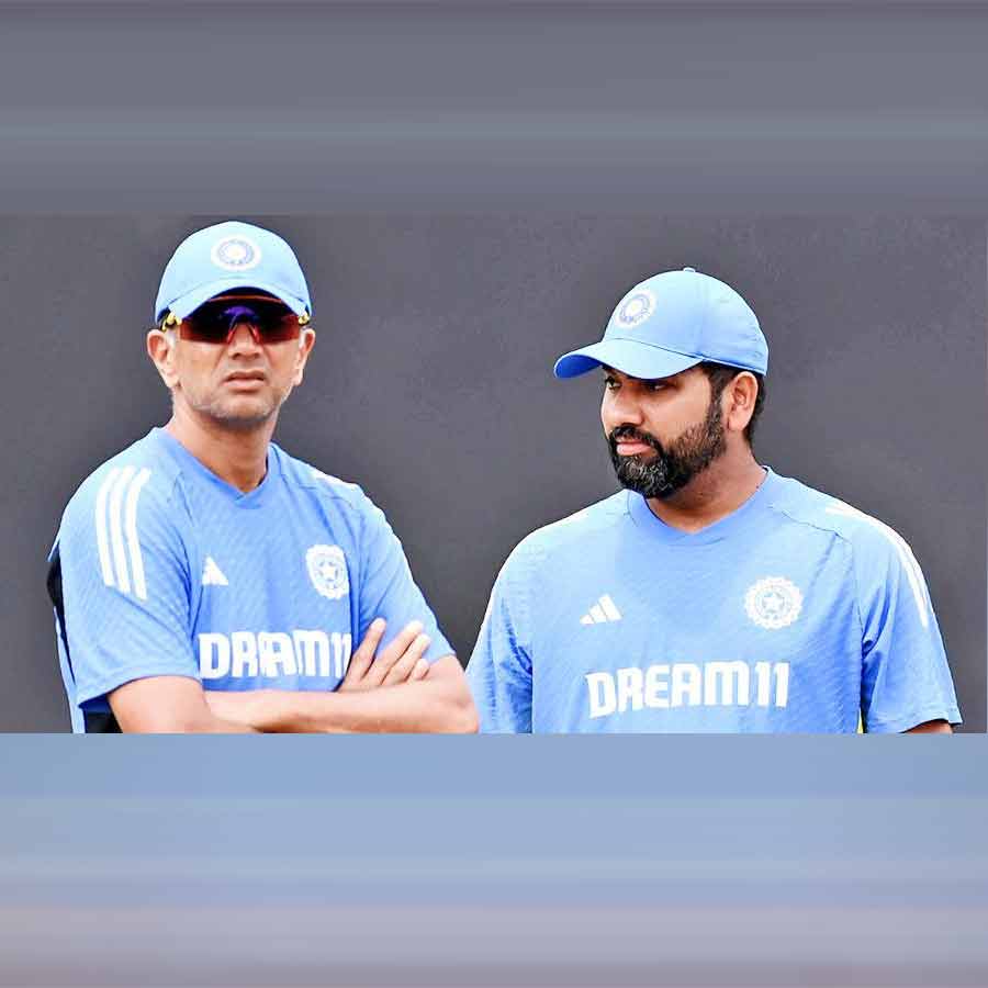 স্মৃতিচারণ: অধিনায়ক রোহিতকে স্বাধীনতা দেন দ্রাবিড়।