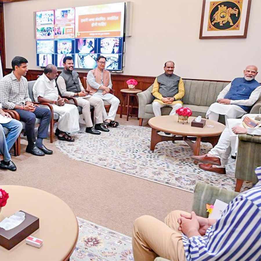 Opposition slams Narendra Modi  at Lok Sabha regarding issues of Vote Theft, BJP counters