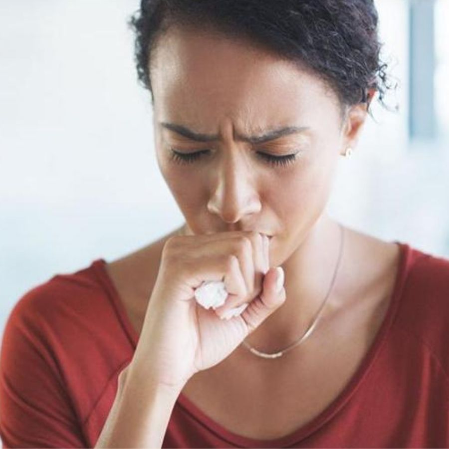  নাক ডাকা এবং কাশি রাতে জোরে জোরে নাক ডাকা, দম আটকে আসা বা হঠাৎ কাশি যা সহজে থামছে না, এই ধরনের লক্ষণগুলিও অবহেলা করা উচিত নয়। এর সঙ্গে যদি সাদা বা গোলাপি রঙের কফ বেরোয়, তা হলে তা হৃদরোগের লক্ষণ হতে পারে।