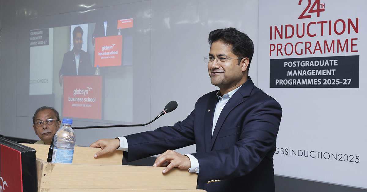 ‘জিবিএস’-এর ডিরেক্টর এবং ট্রাস্টি, রাহুল দাশগুপ্ত, ২৪তম ইন্ডাকশন অনুষ্ঠানের শুভ সূচনা ঘোষণা করেন।