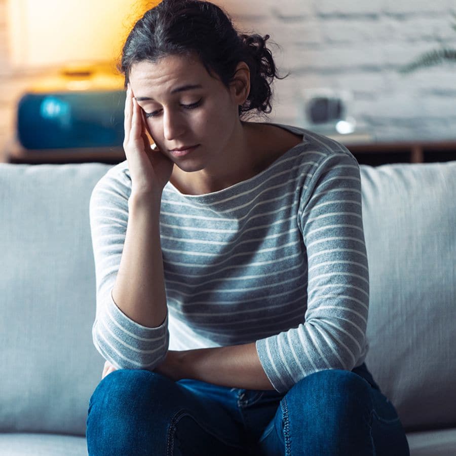  হজমের সমস্যা এবং মাথা ঘোরা অনেক সময়ে বুক জ্বালা বা হজমের সমস্যার মতো লক্ষণ দেখা যায়। মহিলারা বলেন, পেটে ব্যথা হচ্ছে। আবার মাথা ঘোরা বা হালকা মাথা ব্যথার মতো লক্ষণকেও অবহেলা করা ঠিক নয়। অনেক সময়ে এমন হতে পারে, আচমকা ভারসাম্য হারিয়ে ফেলছেন অথবা মাথা ঘুরছে। এর সঙ্গে যদি বুকে ব্যথা বা শ্বাসকষ্ট হয়, তা হলে সতর্ক হতেই হবে।