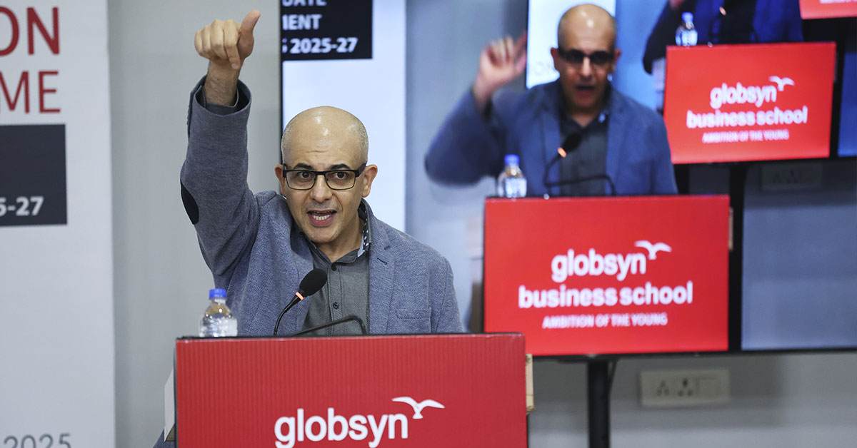 ‘মালয়েশিয়া ইউনিভার্সিটি অব সায়েন্স অ্যান্ড টেকনোলজি’-এর স্কুল অব বিজ়নেস-এর ডিন, অধ্যাপক শাহীন মানসোরি, এমবিএ (গ্লোবাল) পাঠরত ২০২৫–২৭ ব্যাচের শিক্ষার্থীদের সঙ্গে তাঁর অভিজ্ঞতা ও জ্ঞান প্রদান করেন।