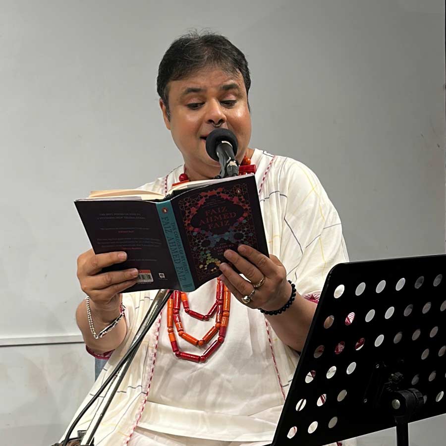 Sujoy Prasad Chatterjee and artists paid tribute to the Indian freedom movement through the Songs of Rebellion event
