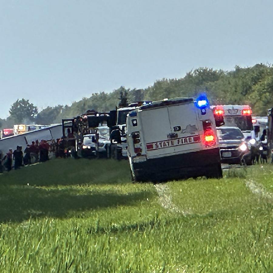 Several injured and dead after New York tourist bus crashed while returning from Niagara Falls dgtl