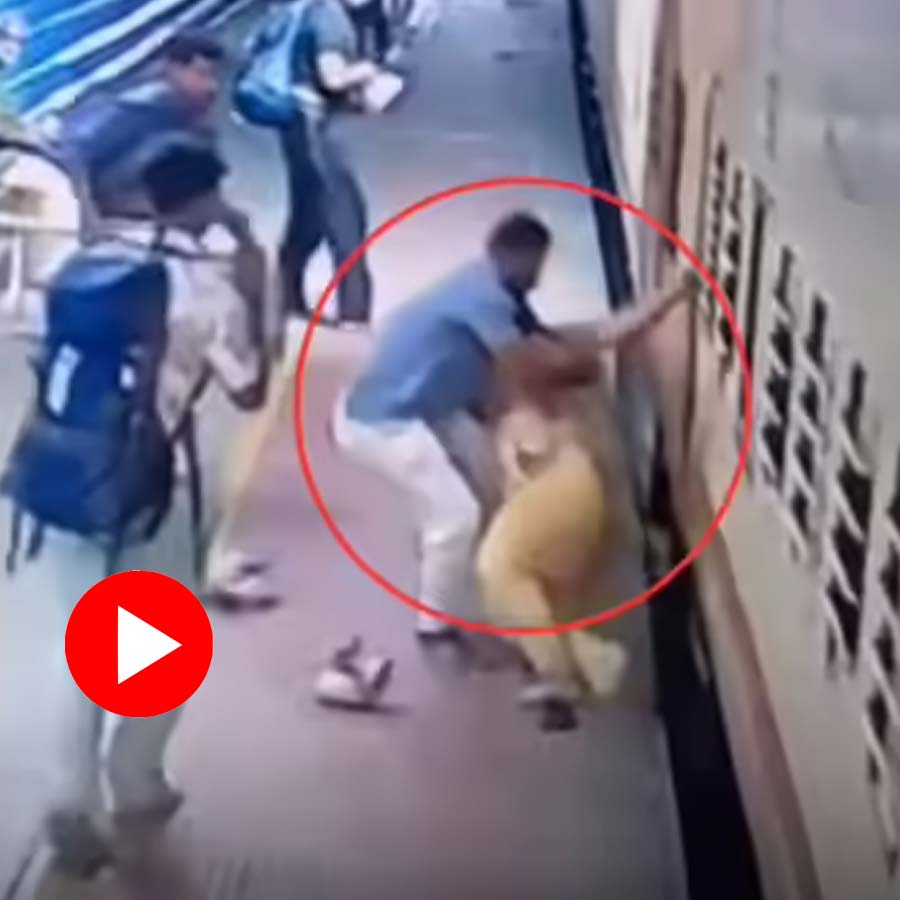 Video shows young man saves woman passenger in train station