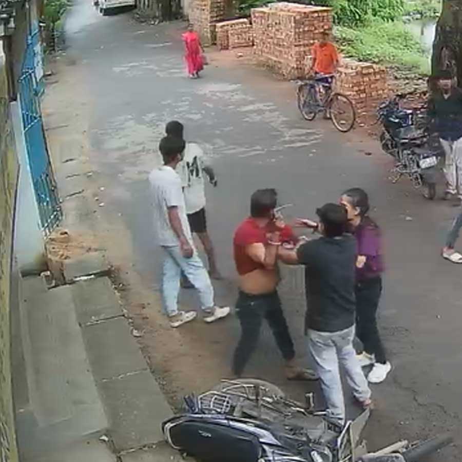 Drawing teacher allegedly beaten by some young people for protest against liquor consumption on road in Belgharia dgtld