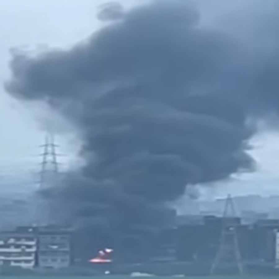 Fire breaks out in a factory in Anandapur area of Kolkata