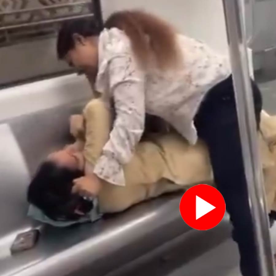 Video of women in Delhi metro caught in brawl allegedly over seat dispute goes viral dgtl