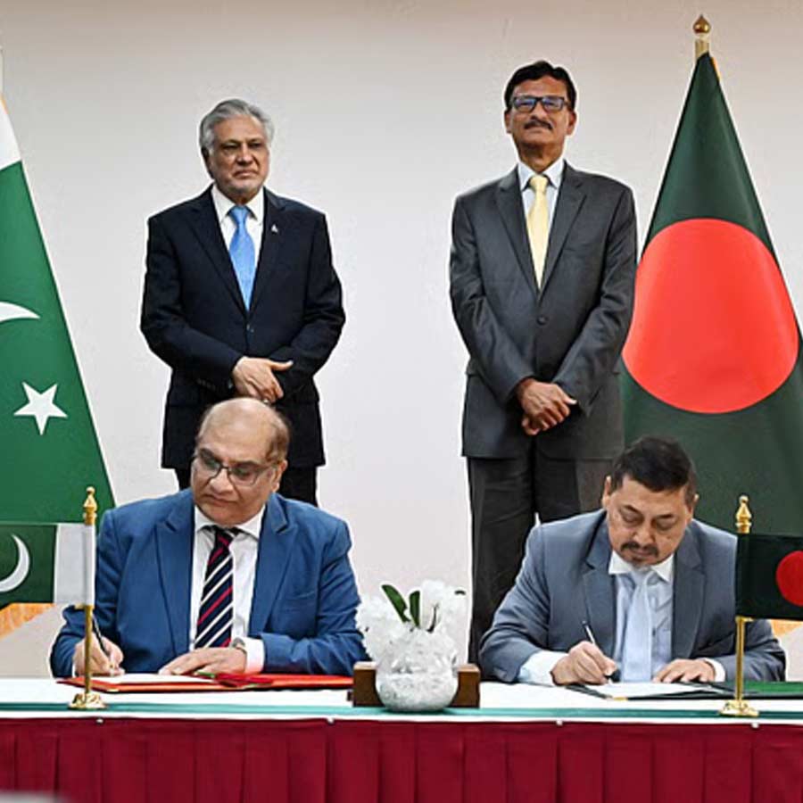 Pakistan foreign minister Ishaq Dar meets foreign adviser of Bangladesh Touhid Hasan in Dhaka dgtl