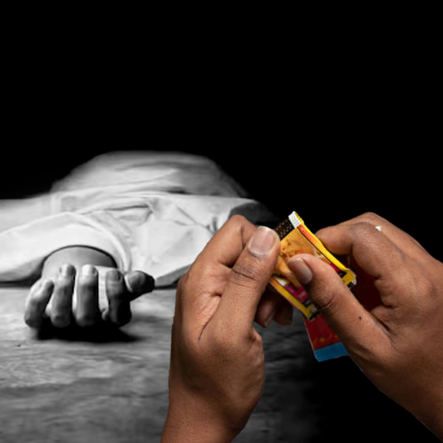 পানমশলা কেনার টাকা দেননি স্বামী, অভিমানে তিন সন্তানকে বিষ খাইয়ে আত্মঘাতী মহিলা!