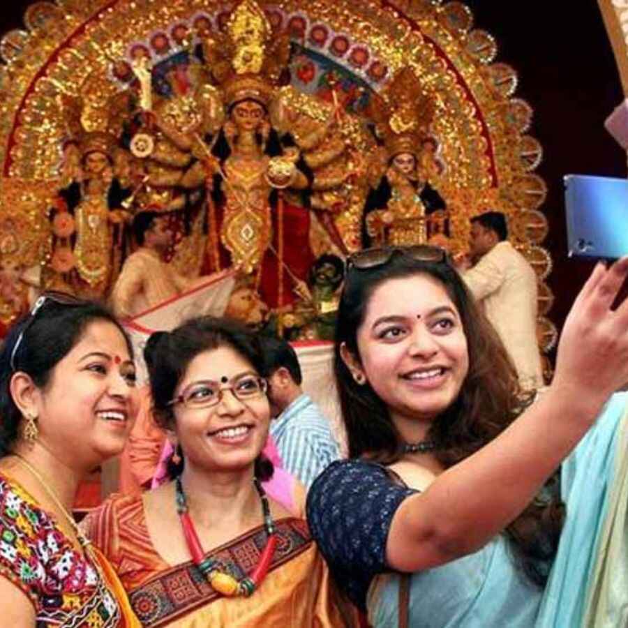 Tips for stress-free whole-night Durga puja pandal hopping in Kolkata dgtl
