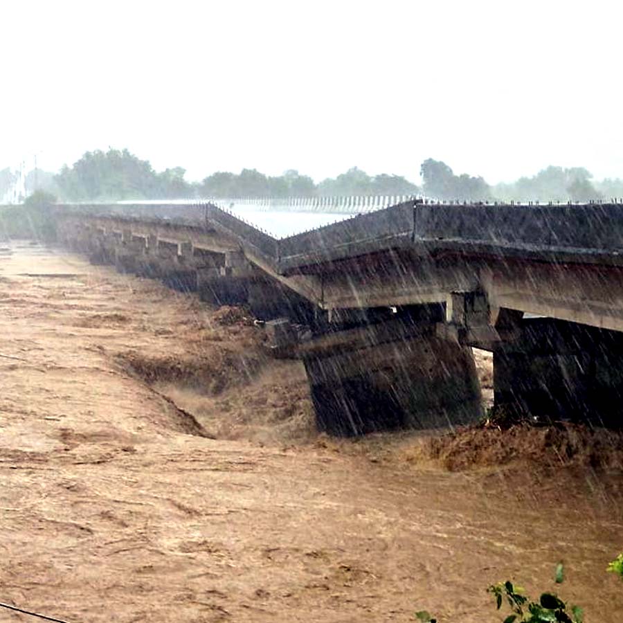 Heavy rains hit Jammu and Kashmir, key bridge collapses in Kathua