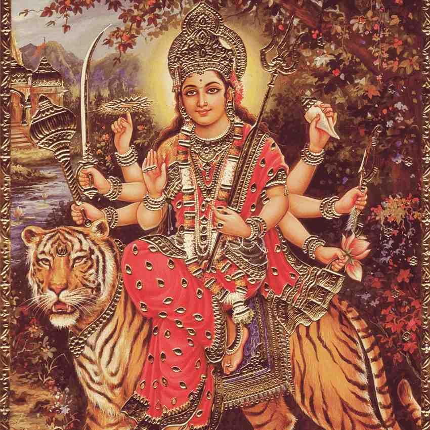 শারদীয়ার আগমনী সুর বেজে উঠেছে। চার দিকে উৎসবের মেজাজ। কিন্তু জানেন কি, আমাদের দেশেরই একটি গ্রামে দেবী দুর্গা পূজিত হন বাঘের পিঠে চড়ে? শুনতে অবাক লাগলেও এমনটাই কিন্তু রীতি।