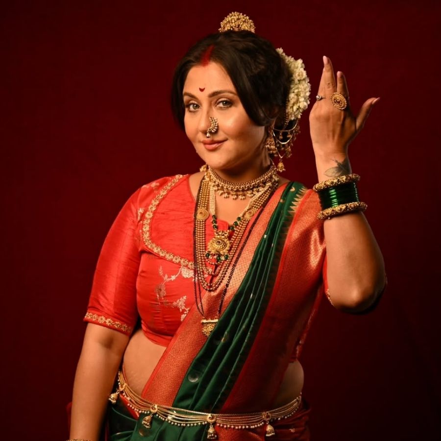 ফ্যাশন মানেই শুধু র‍্যাম্পের হাঁটা নয়, পোশাকের প্রতিটি ভাঁজে লুকিয়ে থাকে ইতিহাস, প্রতিটি রঙে জড়িয়ে থাকে দেশের মানুষগুলির গল্প। 