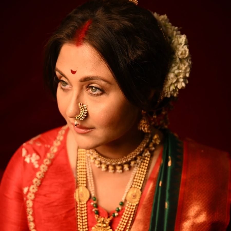 স্বস্তিকা মুখোপাধ্যায়ে তুলে ধরবেন চার রাজ্যের চার রূপ— যেন এক রানওয়েতে ফুটে উঠেছে গোটা ভারত। মারাঠা প্রদেশ থেকে শুরু করেছেন তিনি। বাকি তিন রাজ্যের সাজের লুক এখনও প্রকাশ্যে আসেনি।