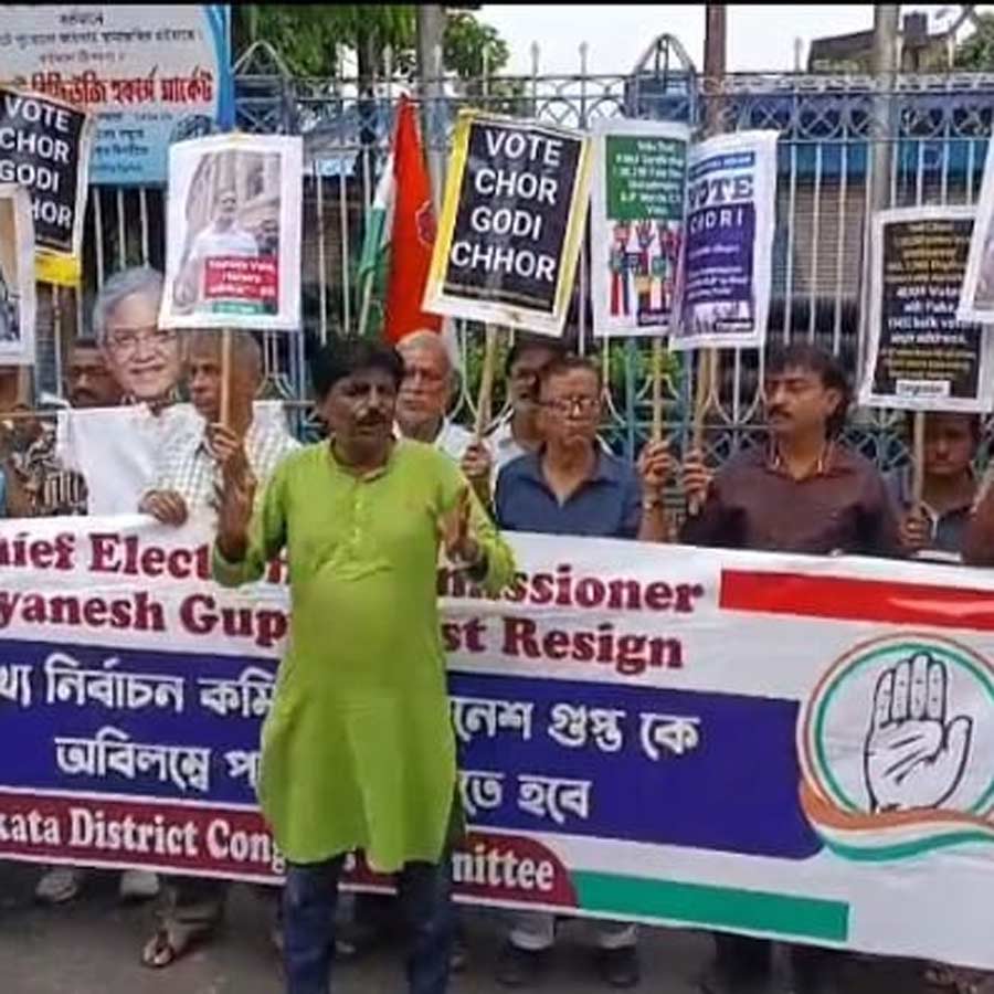 Congress protests against ECI in South Kolkata