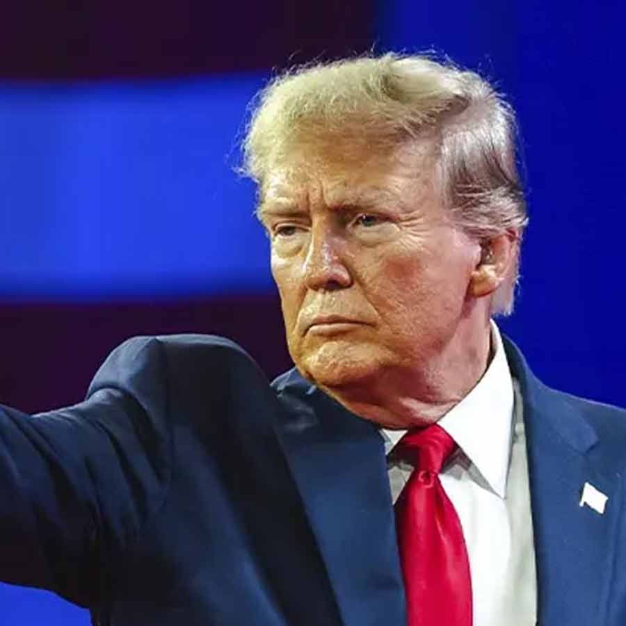 Donald Trump Sends US Warships and Nuclear Submarines Near Venezuela, Invasion Speculation Rises