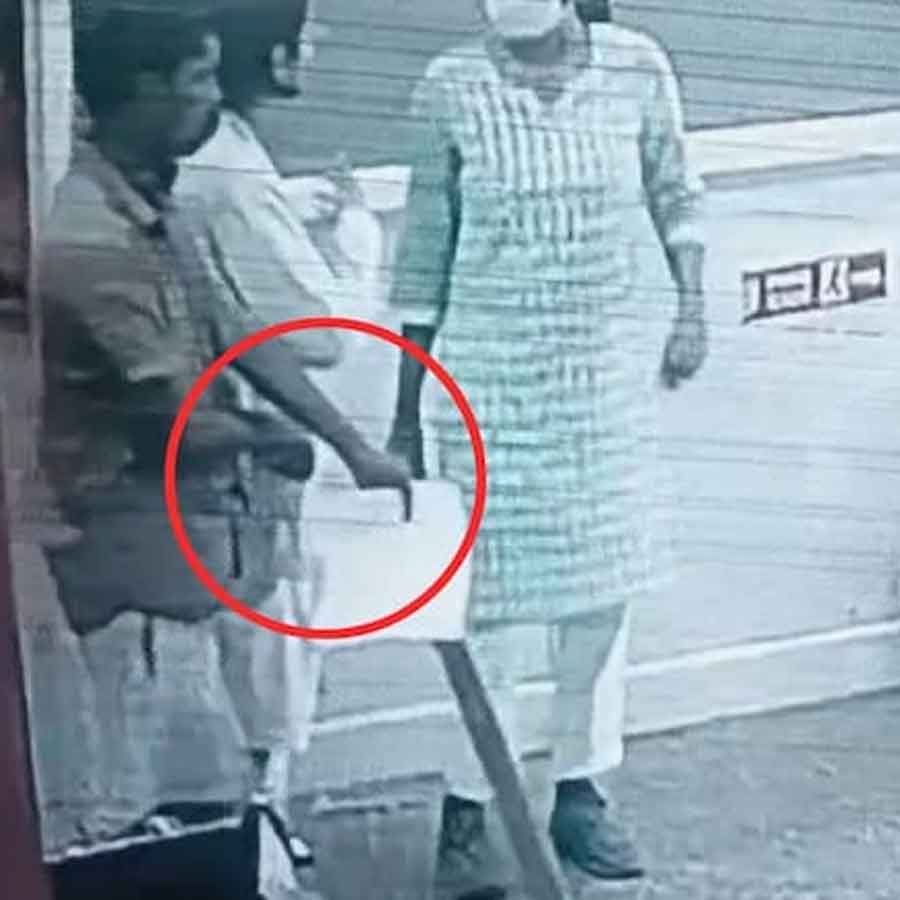 Disguised as a disabled person, thief escapes with iPhone, caught within an hour dgtl