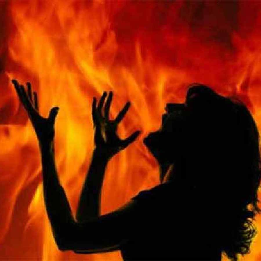 A Head Constable of Uttar Pradesh police arrested in allegation of setting wife on fire for dowry demands dgtl