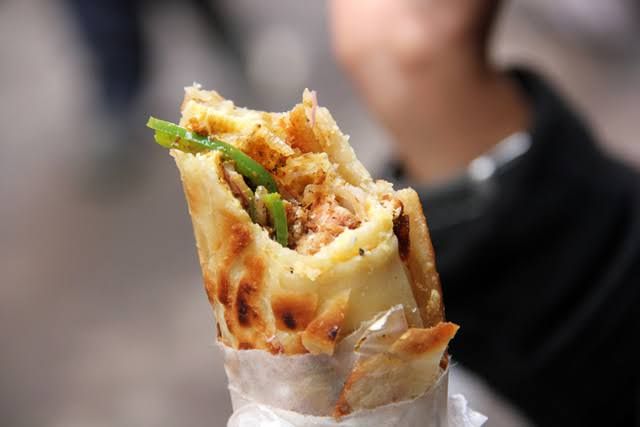 Top 10 stalls serving the best rolls which you can try this Durga Puja dgtl