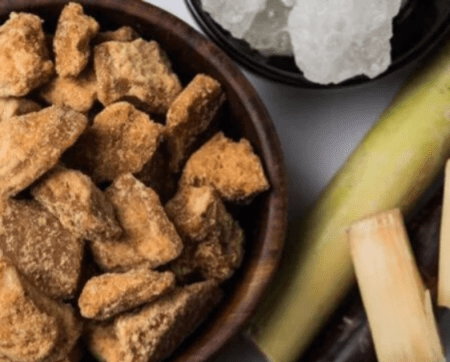 চিনি ও ময়দার পরিবর্তে ব্যবহার করুন আটা ও গুড়। 