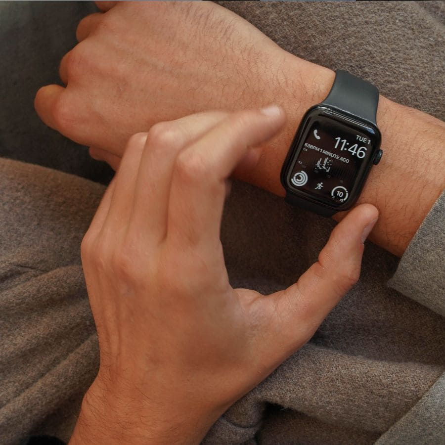 গোবোল্ট ড্রিফট+ স্মার্টওয়াচ যদি কিনতে চান এখানে পাবেন ১.৮৫ ইঞ্চির একটি বড় এইচডি ডিসপ্লে। আইপি ৬৭ সহ ব্লুটুথ কলিং, ১৫০টির বেশি ওয়াচফেসের সুবিধা থাকবে। শরীরে অক্সিজেন মাপার অপশন-সহ এআই ভয়েস অ্যাসিস্টেন্ট। 