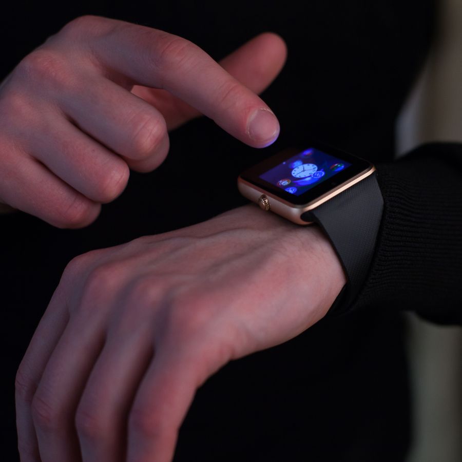 ফায়ার বোল্টের ঘড়ি কিনবেন ভাবছেন? তাহলে এই ব্র্যান্ডের টক ব্লুটুথ কলিং স্মার্টওয়াচ কিনতে পারেন যেখানে রয়েছে ১.৩৯ ইঞ্চির একটি টিএফটি ডিসপ্লে। হ্যান্ডস অন ভয়েস অ্যাসিস্টেন্ট, ১২০টি স্পোর্টস মোড, মাইক সহ নানা সুবিধাও পাবেন।