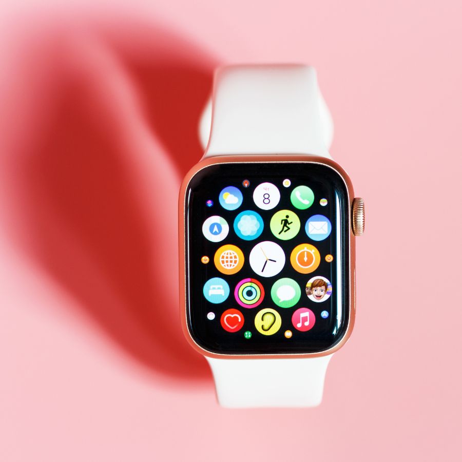 বোল্টের সদ্য লঞ্চ হওয়া এই ঘড়িতে পাবেন ২.০১ ইঞ্চির একটি থ্রি ডি কার্ভড অ্যামোলেড ডিসপ্লে। এ ছাড়া এই স্মার্ট ঘড়িতেও থাকবে ব্লুটুথ কলিং, ১২০টির বেশি স্পোর্টস মোড-সহ অক্সিজেন মাপার সুবিধা। 