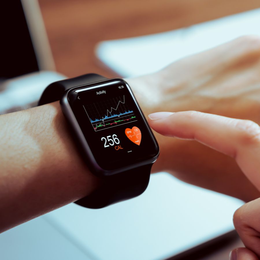 নয়েস পালস ২ ম্যাক্স ঘড়িতে পাবেন ১.৮৫ ইঞ্চির একটি ডিসপ্লে, যেখানে থাকবে ব্লুটুথ কলিং। চমকে দেওয়ার মতো ফিচার? এটিকে এক বার চার্জ দিলেই ১০ দিন নিশ্চিন্ত আপনি। স্মার্ট ডিএনডি মোড সহ, ১০০টির বেশি স্পোর্টস মোড রয়েছে এখানে। (এই প্রতিবেদনটি ‘আনন্দ উৎসব’ ফিচারের একটি অংশ)