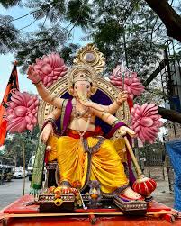 অন্ধেরি অঞ্চলের সবচেয়ে জনপ্রিয় গণেশ মণ্ডপ হল আন্ধেরিচা রাজা। এখানে গণেশকে ভক্তদের 'সঙ্কটমোচন' রূপে দেখা হয়। প্রতি বছর বহু তারকা এবং সাধারণ মানুষের ভিড় লেগে থাকে এখানে।