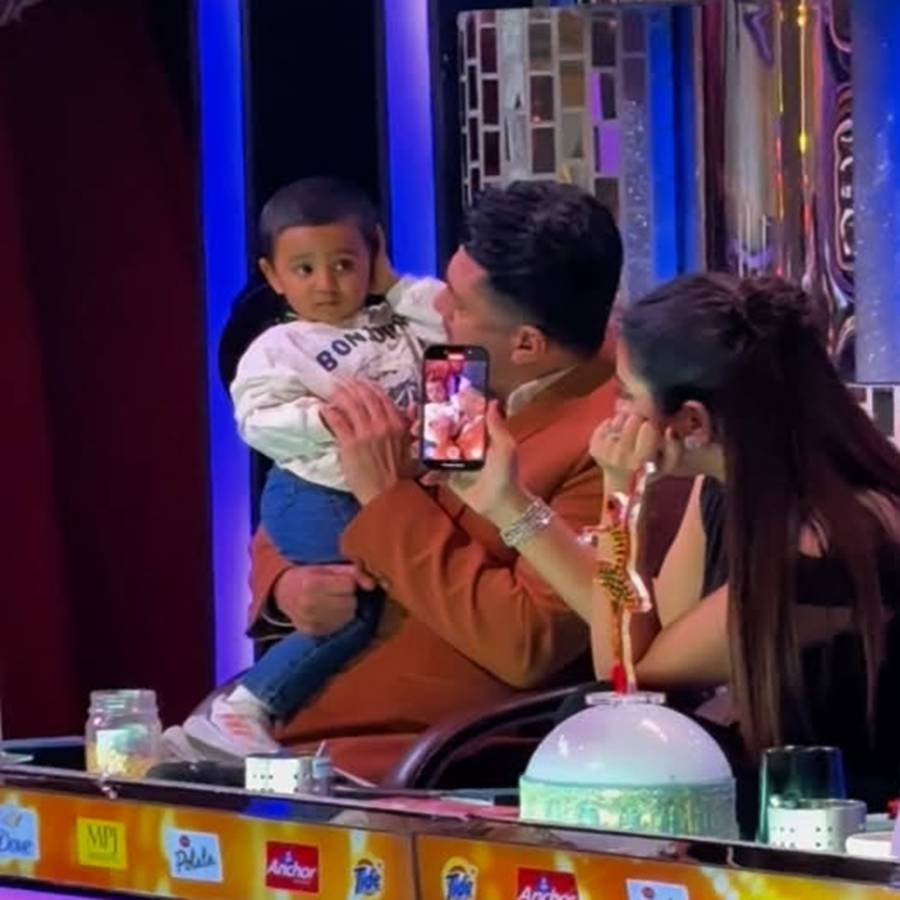 Is Yalini Chakraborty Doing Shooting Dance Bangla Dance Reality Show With Mummy Subhashree Ganguly dgtl