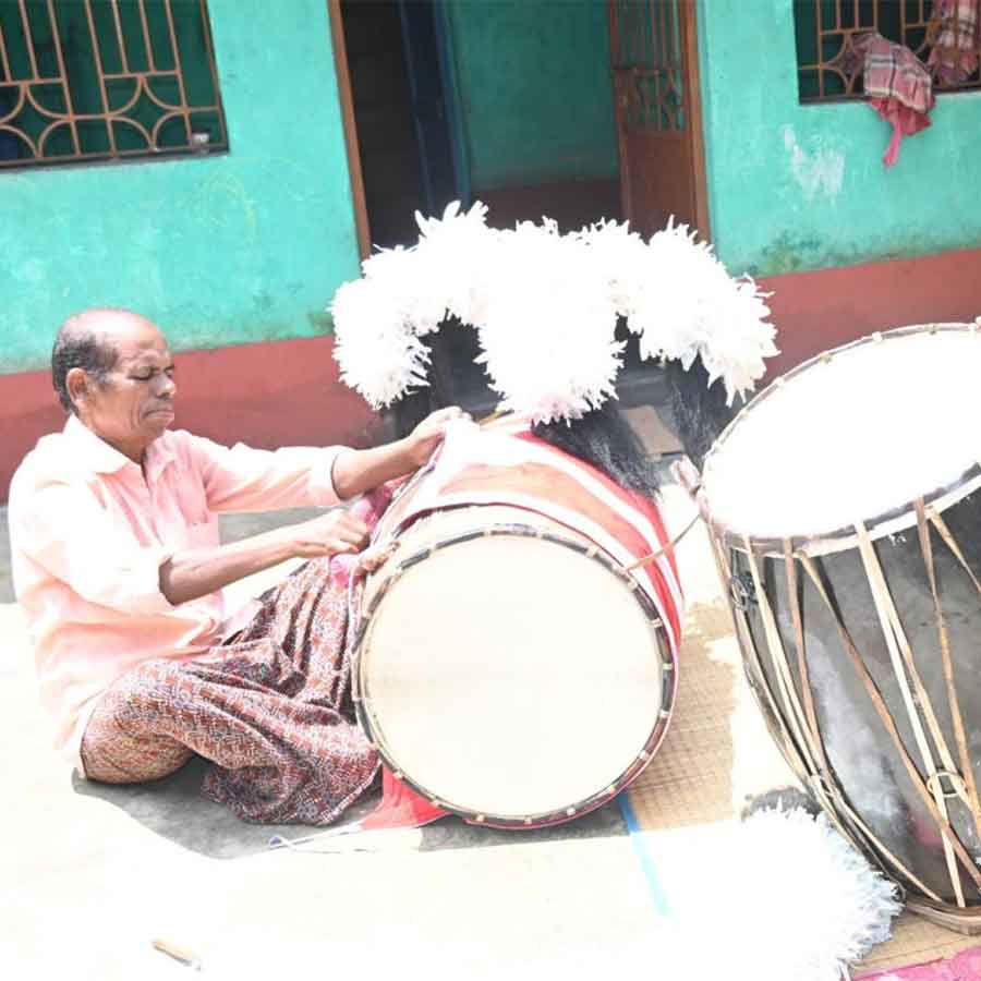 Dhakis of west Bengal do not want to go outstate even after getting offers