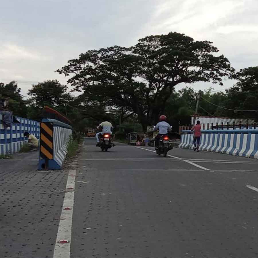 No street lamps in Ektara bridge of Usti