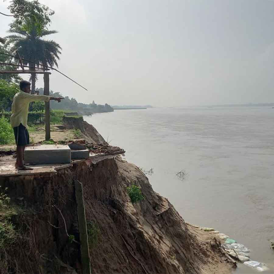 Damodar river flowing at danger level at Khandaghose
