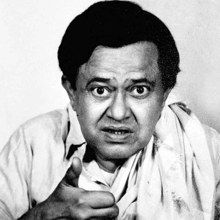 Bhanu Bandopadhyay was a disciple of freedom fighter Dinesh Gupta