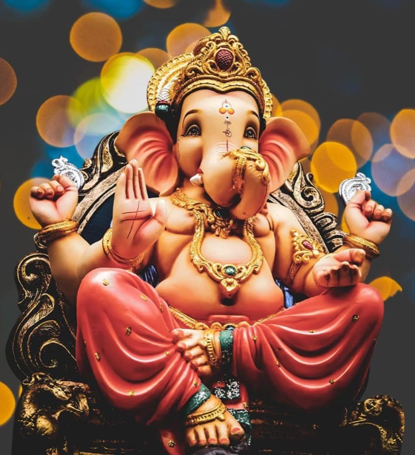 দক্ষিণ কলকাতা প্রত্যয়- ল্যান্সডাউন মার্কেটে অবস্থিত প্রত্যয় গণেশ পুজো দক্ষিণ কলকাতার অন্যতম সেরা পুজোগুলির মধ্যে একটি। এর বিশালাকার প্রতিমা, চোখ ধাঁধানো সাজসজ্জা দর্শনার্থীদের মূল আকর্ষণের কারণ।