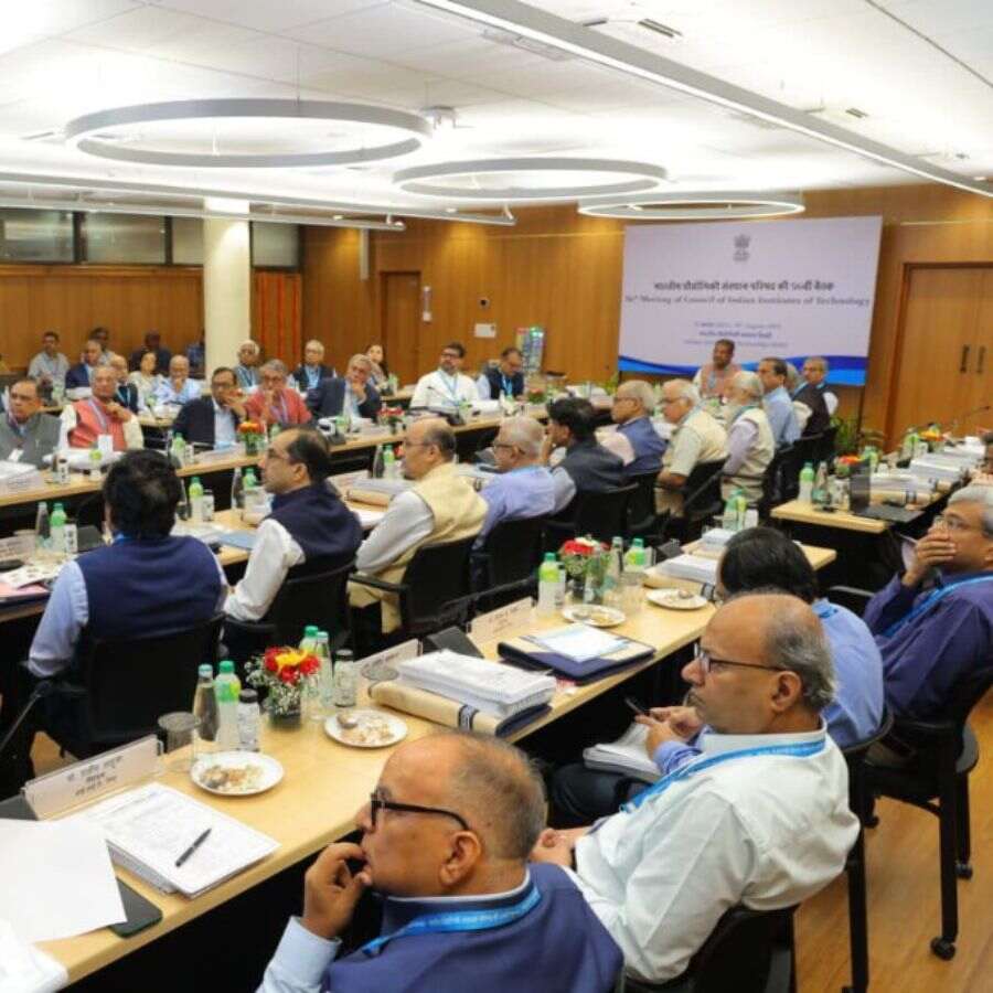 According to the Education Minister, there is a need to practice other Indian languages ​​along with English.