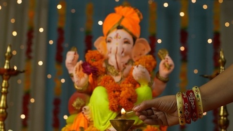 কর্ম জগতে সাফল্য চান বা নতুন চাকরির চেষ্টা করছেন বর্তমানে? তা হলে এই টোটকা অবশ্যই করে দেখুন। ফল পাবেন। 