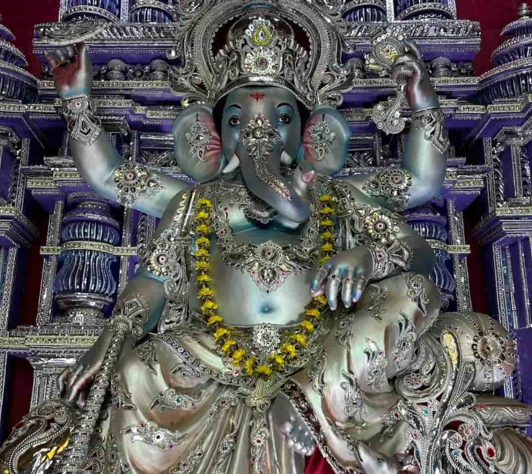 জাগৃতি সঙ্ঘে এ বার গণেশের সঙ্গে দেখা মিলবে দেবী দুর্গারও। কেন? কারণ, এখানে এই বছরের থিম হল রাজস্থানের দুর্গা মন্দির।